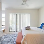 Stylish 2-Bedroom Apt In Charlotte With Free Parking