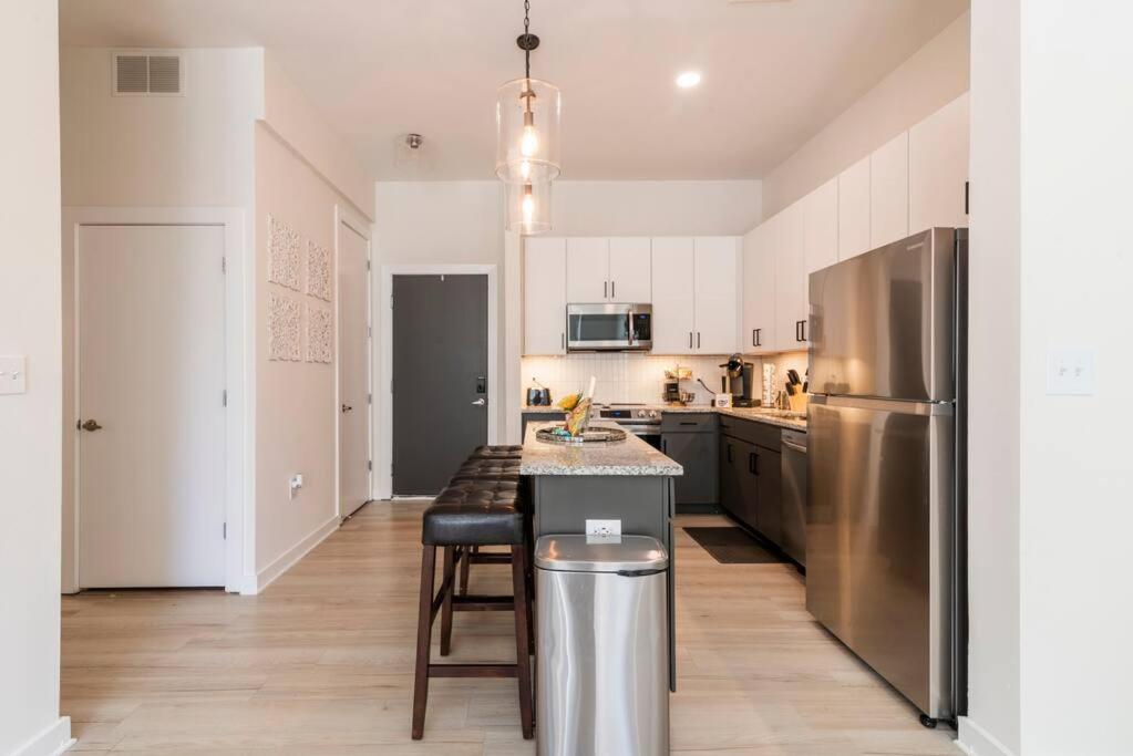 Stylish 2-bedroom In With Free Parking Apartment